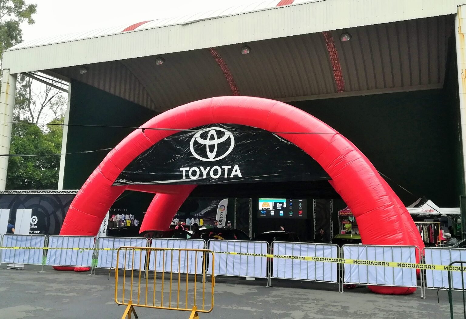 CarpaInflableToyota-Tinto360