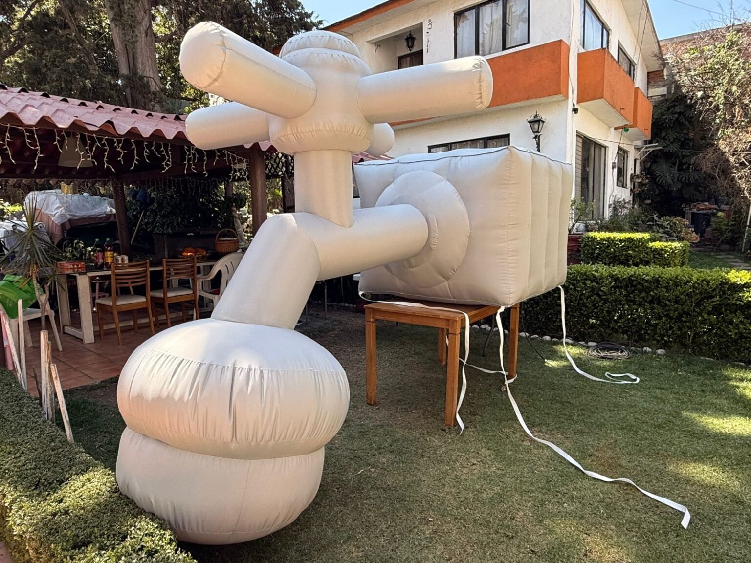 Replica-Inflable-Tinto360